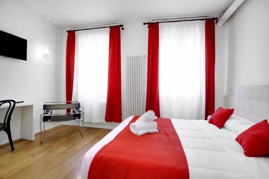 Fenix La Boheme Apartment Venice Italy